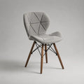 Chaise de salle à manger rembourrée en polyester gris clair, dossier arrondi, pieds en hêtre massif, 55 × 60 × 84 cm