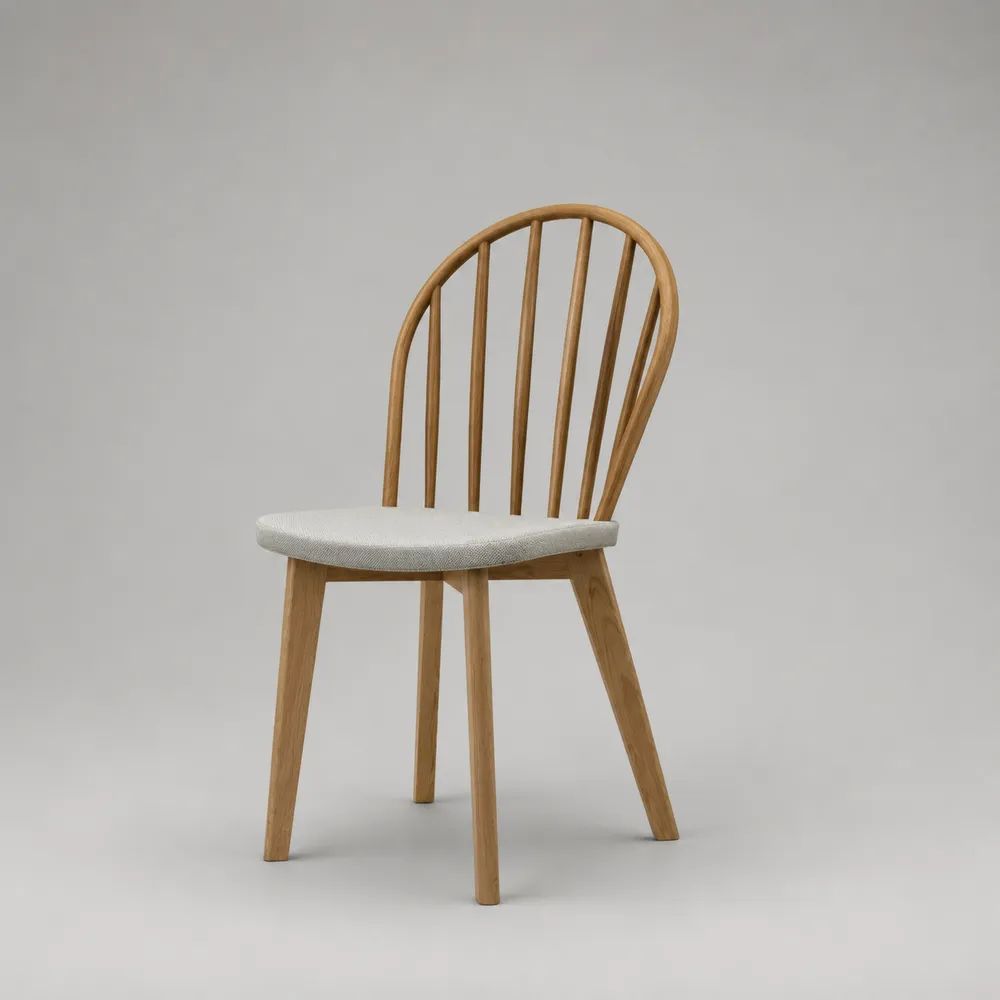 Chaise de salle à manger en frêne massif, assise rembourrée blanc cassé et dossier arrondi, 49 × 53 × 85 cm