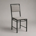 Chaise rembourrée en acier noir et tissu gris clair, dossier rectangulaire, 45 × 52 × 95 cm