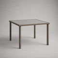 Table à manger carrée 4 places en résine tressée PE gris taupe et verre trempé transparent, 80 × 80 × 74 cm